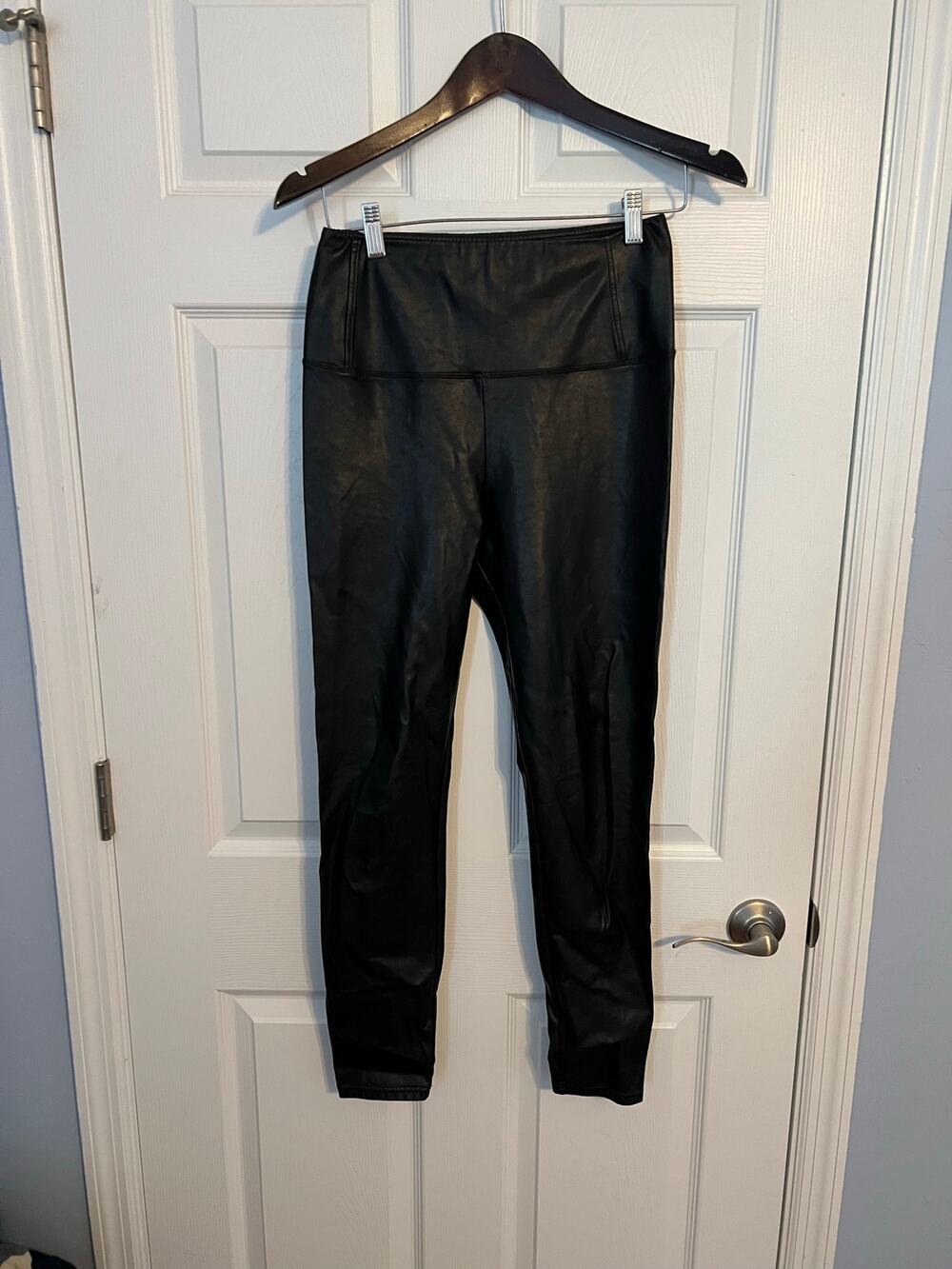 Aritzia Wilfred Free Faux Leather Leggings – Size Medium – Black